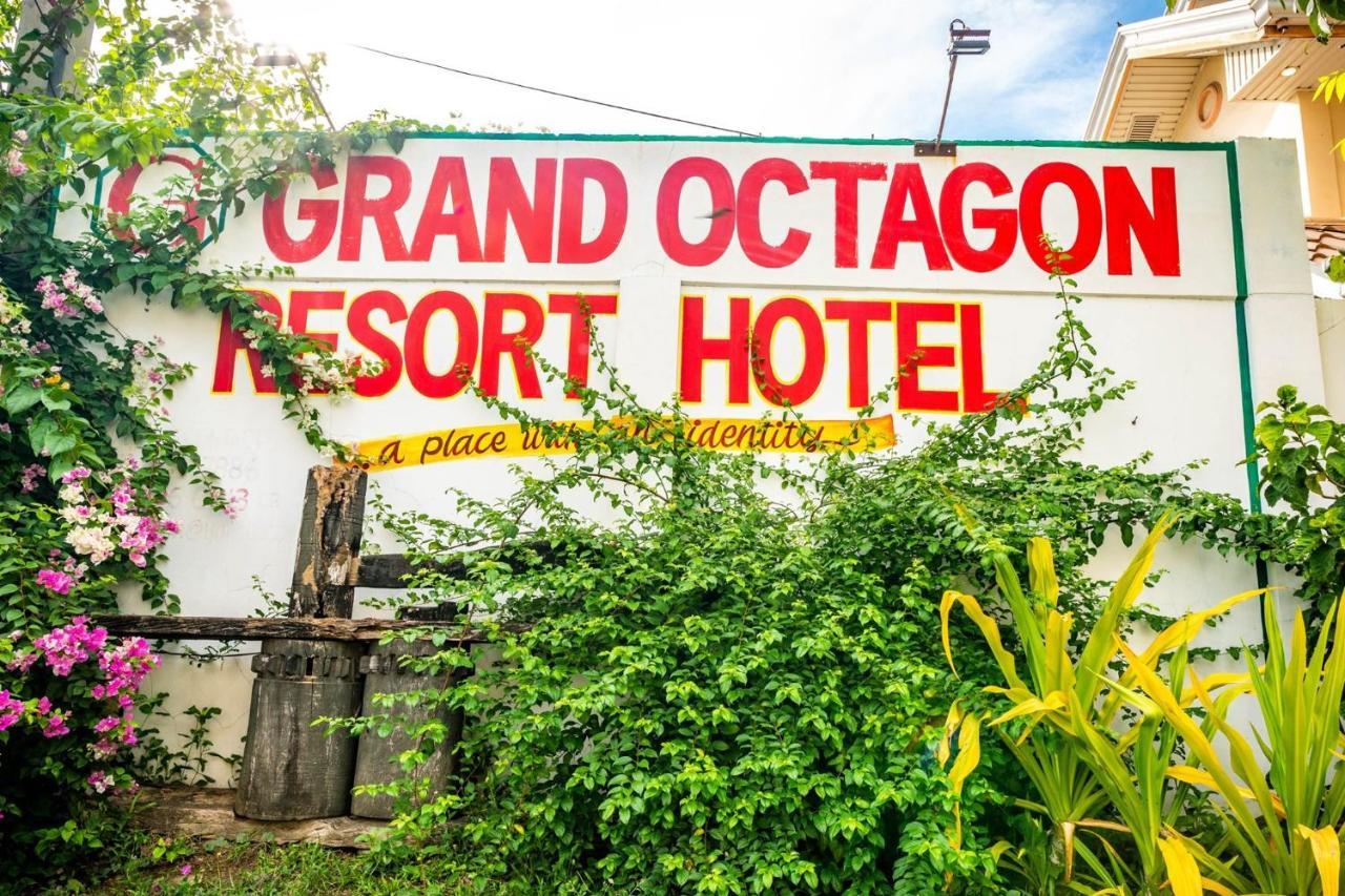 Grand Octagon Resort Лаоаг Экстерьер фото